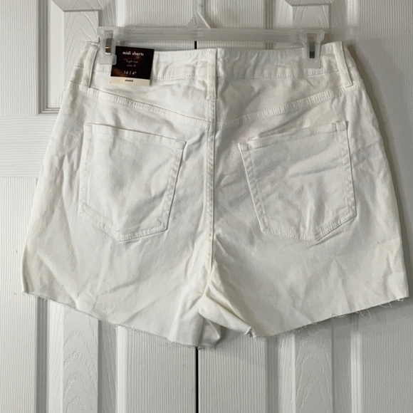 Ava & Viv - Women's High Rise Midi Shorts - White Various Sizes - Picture 10 of 11